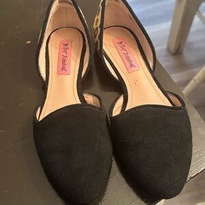 Betsey Johnson Black Suede Flats